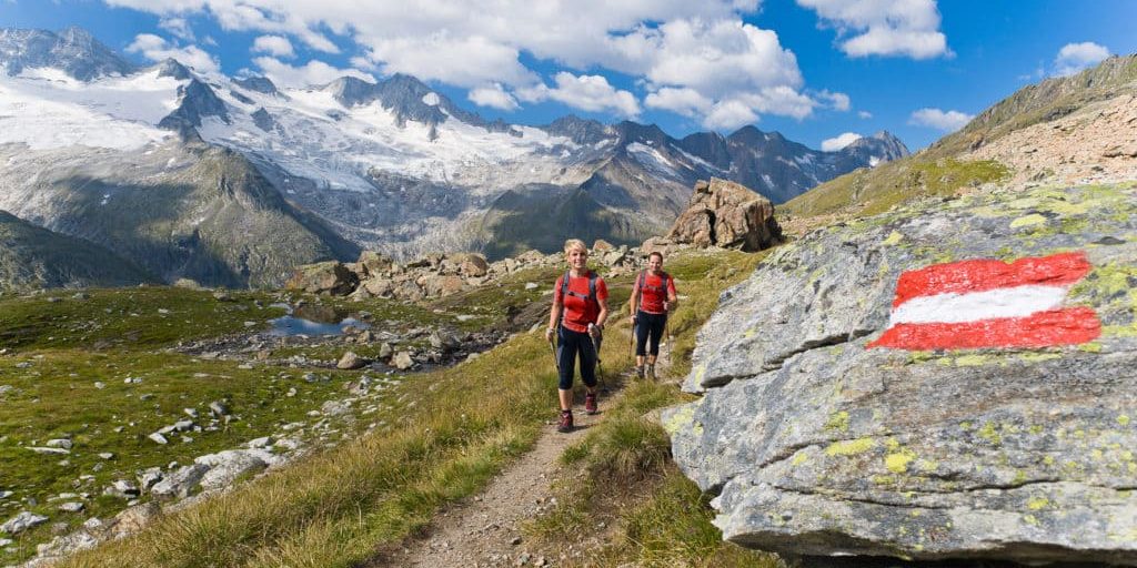 Titelbild für Blogartikel zum Thema "Wandern und Effekte für Psyche und Seele"