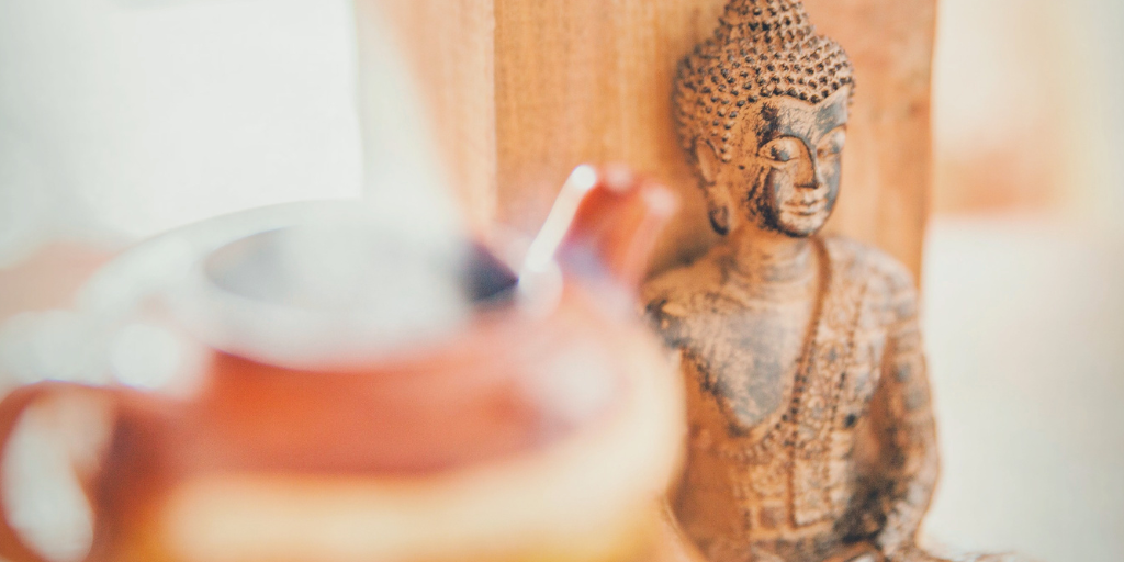 Titelbild für Blogartikel zum Thema "Stressbewältigung mit Achtsamkeit und Meditation"